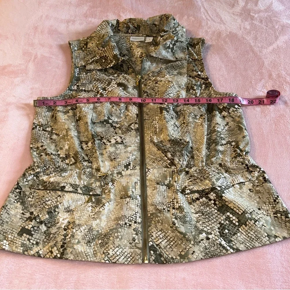 Chico’s Zenergy green gold snakeskin print zip up vest size 1 (M) pockets